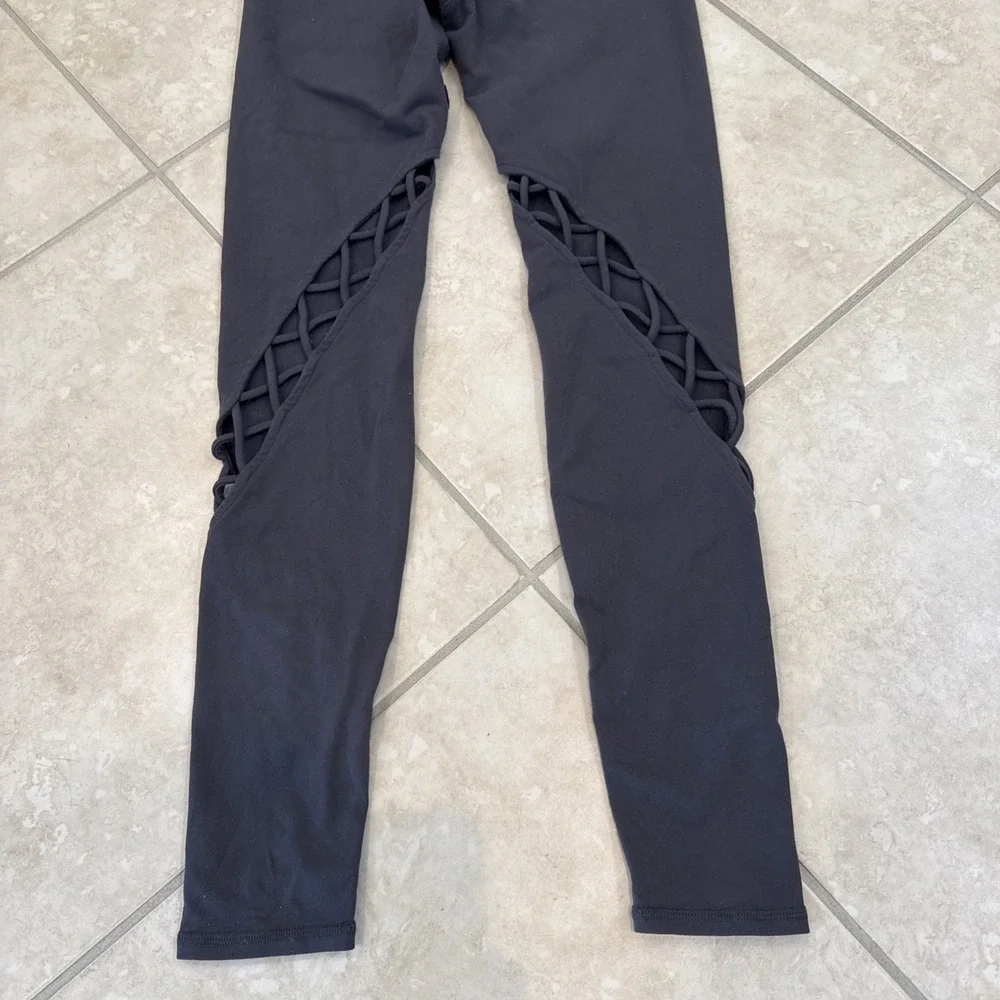 Alo Yoga Entwine Yoga Gray Leggings Size Small‎ Athleisure Gym Workout Athletic
